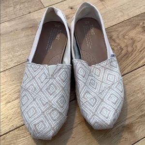 Toms Tan Flats Barely Worn 8